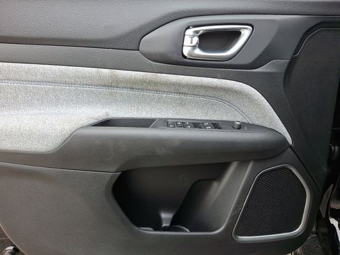 New 2026 Jeep Compass Latitude image 7