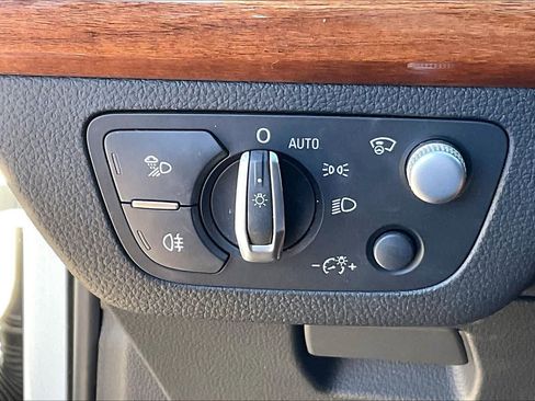 Used 2021 Audi Q5 Prestige w/ Prestige Package image 33