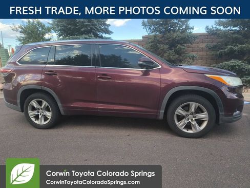 Used 2015 Toyota Highlander Limited w/ Driver Technology Package FWD image 3