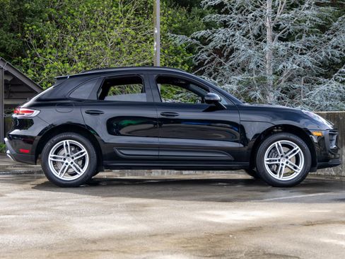 Certified 2025 Porsche Macan image 12