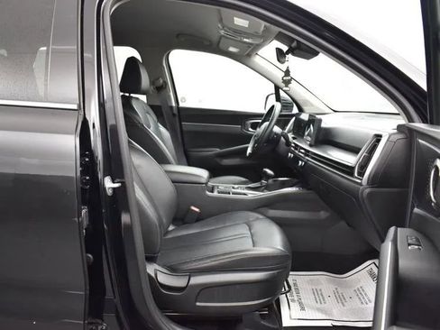 Used 2024 Kia Sorento S FWD image 17