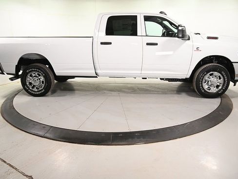 New 2024 RAM 2500 Tradesman w/ Chrome Appearance Group AWD/4WD image 2