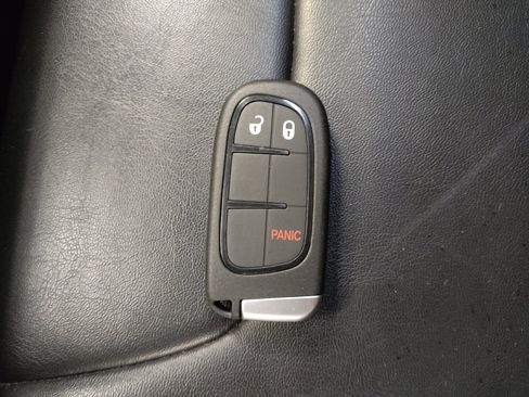 Used 2019 Jeep Cherokee Latitude Plus AWD/4WD image 32