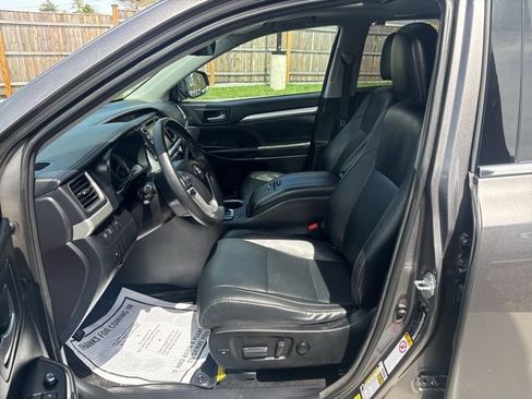 Used 2018 Toyota Highlander XLE AWD/4WD image 16