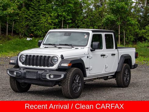 Used 2025 Jeep Gladiator Sport AWD/4WD image 1
