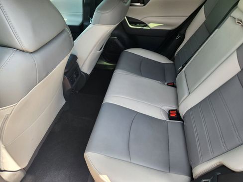 Used 2019 Toyota RAV4 XLE Premium FWD image 33