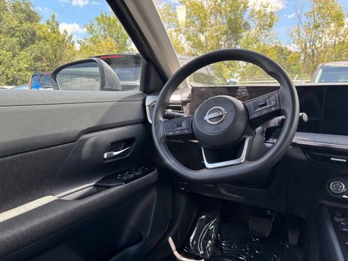Used 2025 Nissan Kicks SV FWD image 27