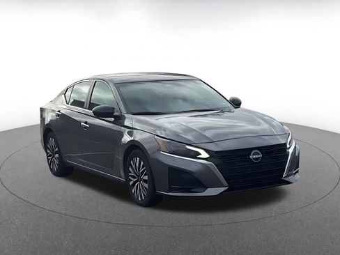 Used 2025 Nissan Altima 2.5 SV image 3