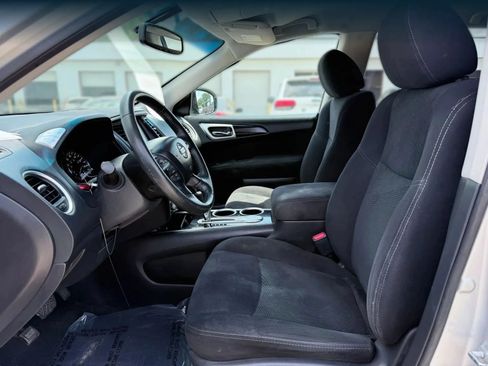 Used 2015 Nissan Pathfinder SV FWD image 2
