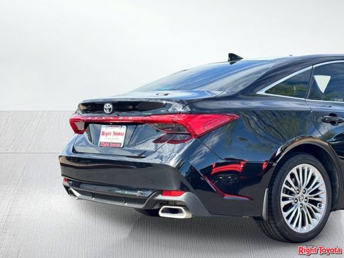 Used 2021 Toyota Avalon Limited FWD image 11