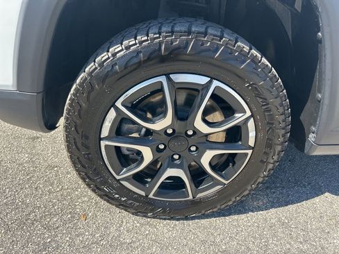 Used 2024 Jeep Compass Trailhawk image 17