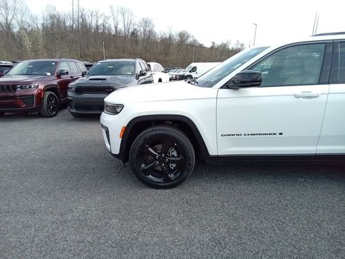New 2026 Jeep Grand Cherokee Limited w/ Limited Altitude Package AWD/4WD image 8