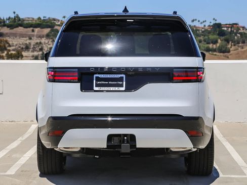 New 2025 Land Rover Discovery Dynamic SE image 7