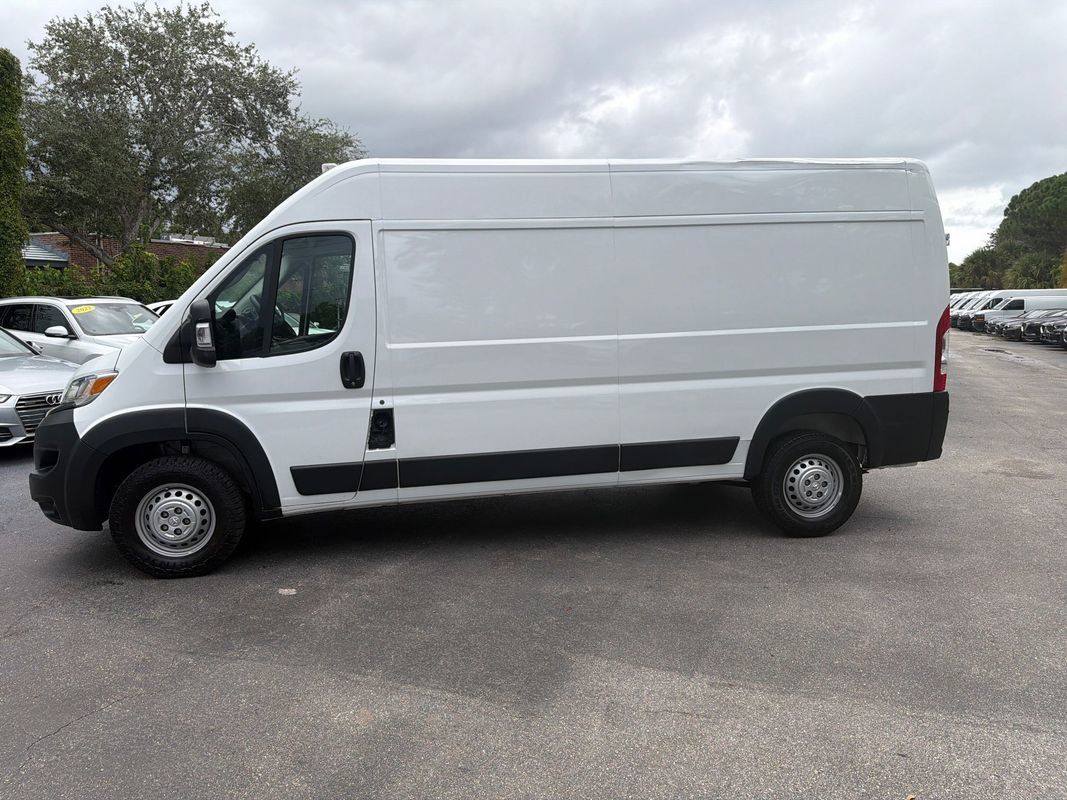 Used 2025 RAM ProMaster 2500 w/ Convenience Group FWD image 2