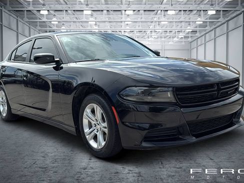 Used 2022 Dodge Charger SXT w/ Leather Interior Group RWD image 7