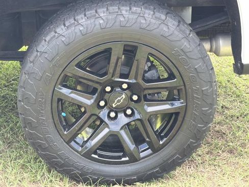 Used 2022 Chevrolet Silverado 1500 LT Trail Boss w/ Bed Protection Package AWD/4WD image 17