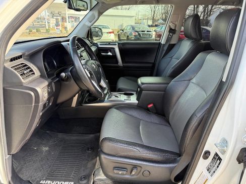 Used 2017 Toyota 4Runner SR5 Premium image 7