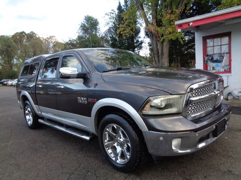 Used 2014 RAM 1500 Laramie w/ Convenience Group image 3