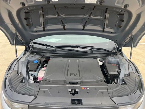 Certified 2026 Hyundai Ioniq 5 SE RWD image 32