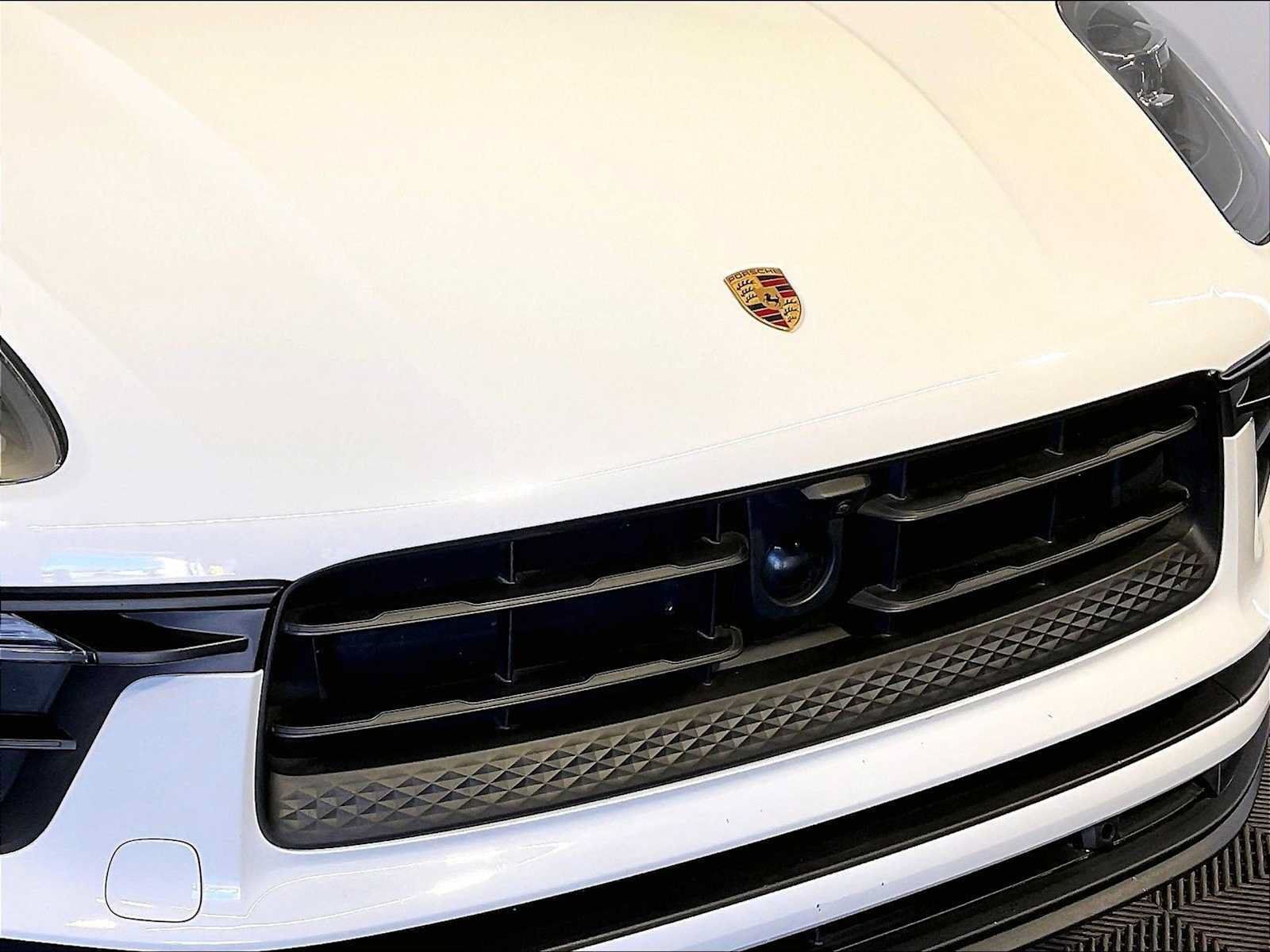 Certified 2023 Porsche Macan AWD/4WD image 34