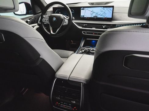 Used 2023 BMW X7 xDrive40i w/ Executive Package image 43