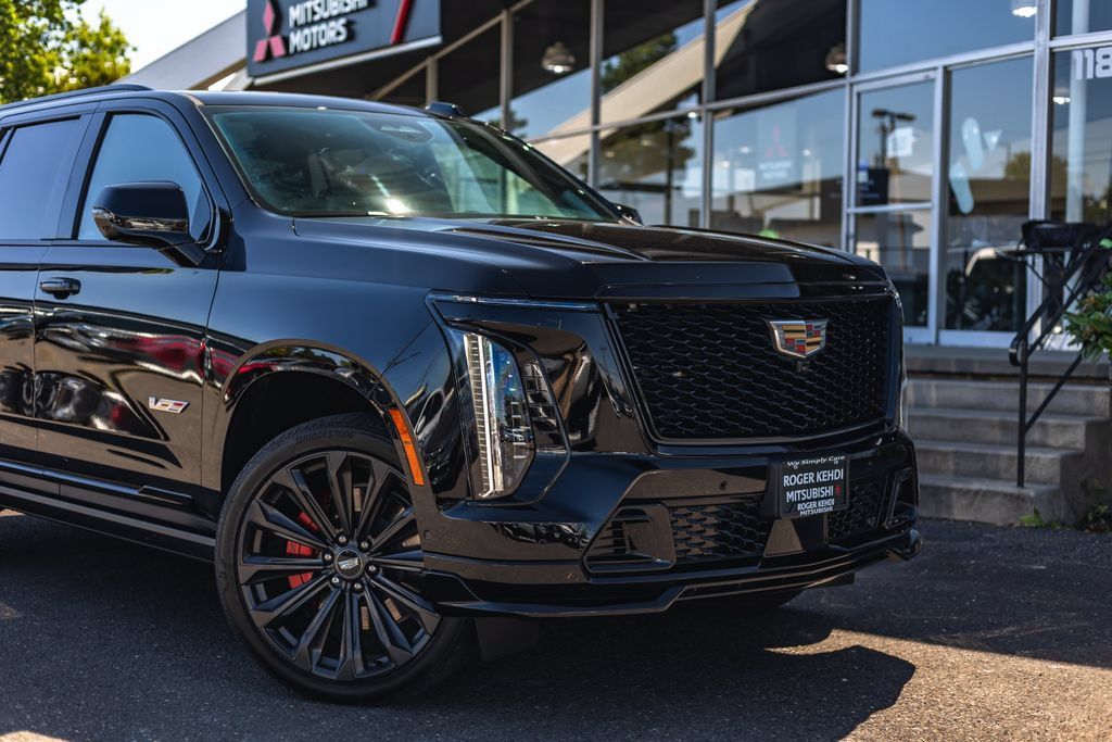 Used 2025 Cadillac Escalade V AWD/4WD image 3