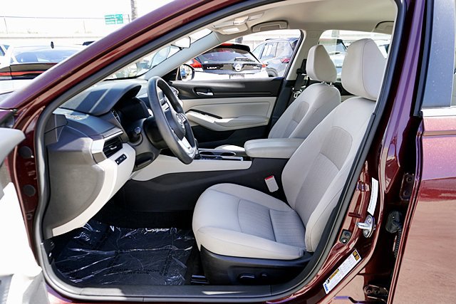 Used 2024 Nissan Altima 2.5 SV FWD image 21