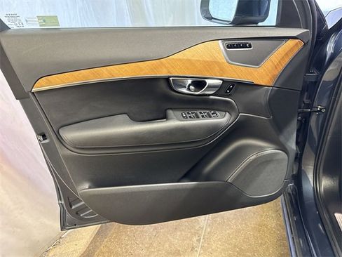 Used 2022 Volvo XC90 T6 Momentum w/ Protection Package image 22