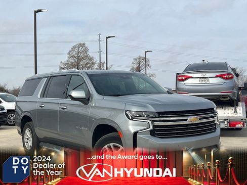 Used 2024 Chevrolet Suburban LT image 1