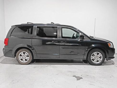 Used 2019 Dodge Grand Caravan SXT FWD image 7