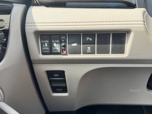 New 2026 Honda Odyssey Touring image 19