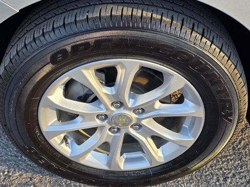 Used 2020 Chevrolet Equinox LT image 40