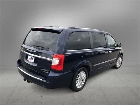 Used 2014 Chrysler Town & Country Limited w/ Luxury Group image 6