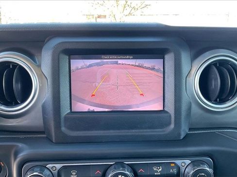 Used 2020 Jeep Wrangler Unlimited Sahara image 19