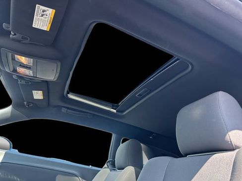 Used 2009 Dodge Challenger R/T RWD image 3