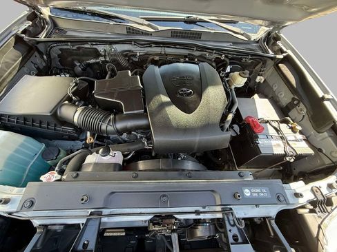 Used 2018 Toyota Tacoma TRD Sport w/ Technology Package AWD/4WD image 21