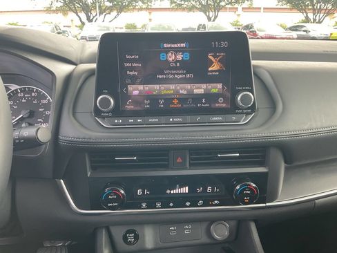 Used 2025 Nissan Rogue SV FWD image 25