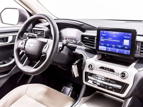 Used 2023 Ford Explorer 4WD image 18