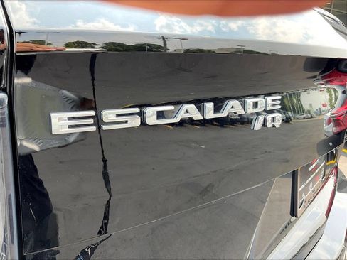 Used 2025 Cadillac Escalade IQ Luxury 2 w/ LPO, Premium Carpet Package AWD/4WD image 23