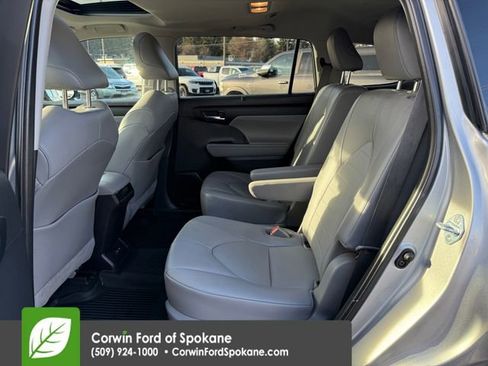 Used 2021 Toyota Highlander XLE image 11