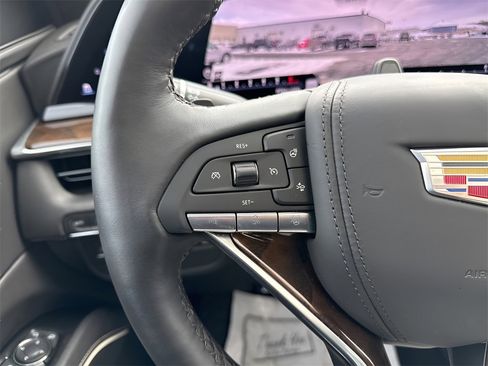 Used 2024 Cadillac Escalade Premium Luxury Platinum image 35