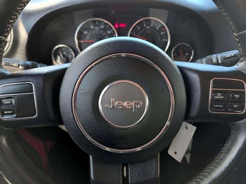 Used 2015 Jeep Wrangler Unlimited Sahara image 10