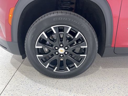 Used 2025 Chevrolet Traverse LT w/ Sun and Wheel Package image 31