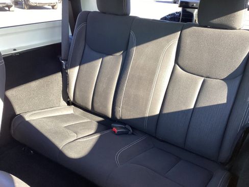Used 2018 Jeep Wrangler Rubicon w/ Power Convenience Group image 13