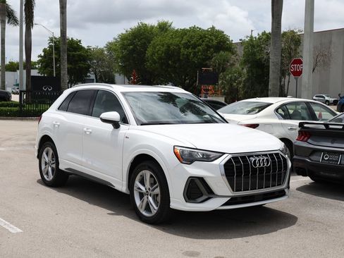 Used 2021 Audi Q3 2.0T Premium w/ Convenience Package AWD/4WD image 2