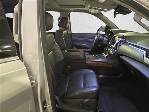 Used 2019 Chevrolet Suburban Premier AWD/4WD image 10