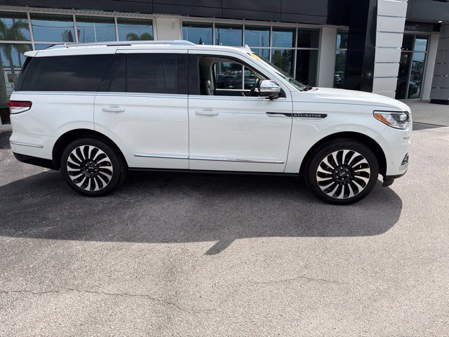 Used 2024 Lincoln Navigator Black Label AWD/4WD image 7
