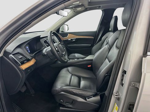 Used 2023 Volvo XC90 B5 Plus AWD/4WD image 13