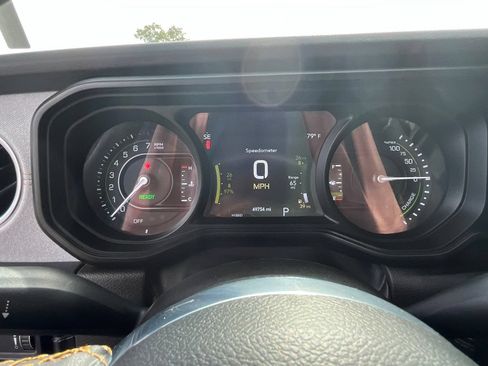 Used 2024 Jeep Wrangler Unlimited Sahara AWD/4WD image 38