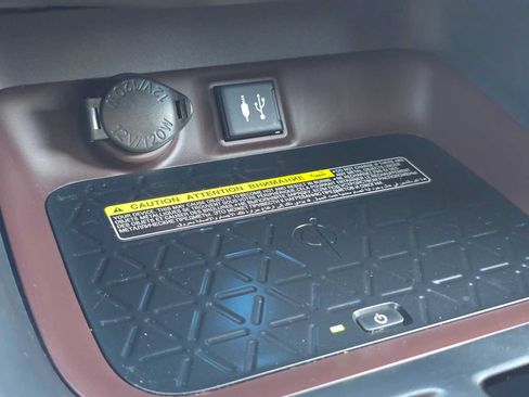 Used 2019 Toyota RAV4 Limited w/ Advanced Technology Package AWD/4WD image 30